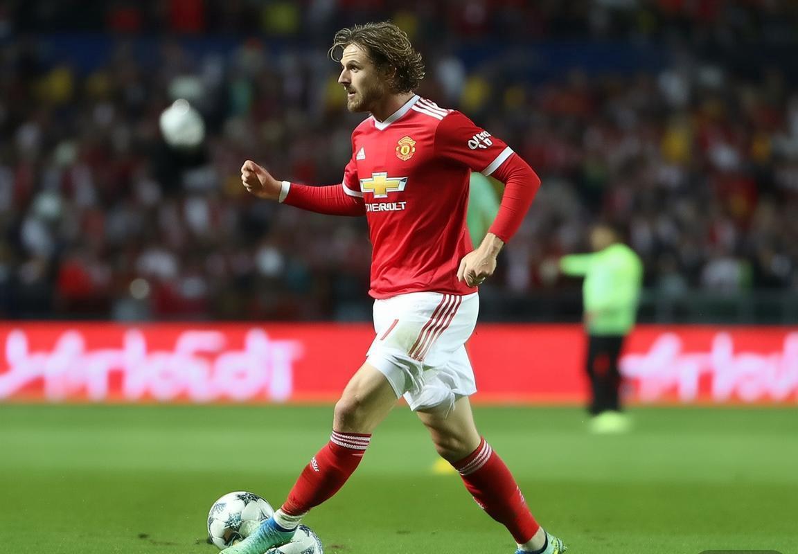 乔奥·内维斯争夺战：曼城与曼联在转会市场竞逐本菲卡中场新星